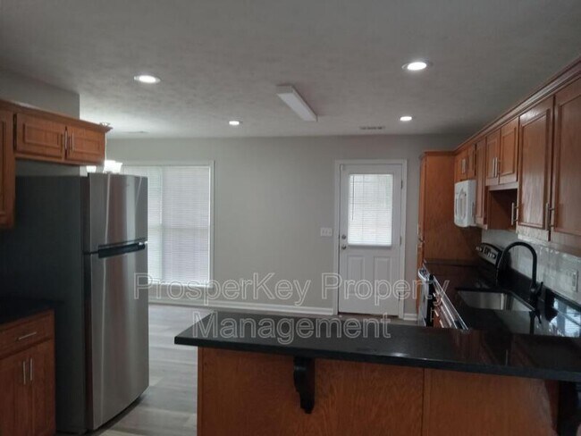 Foto del edificio - 721 Pine Hill Ct