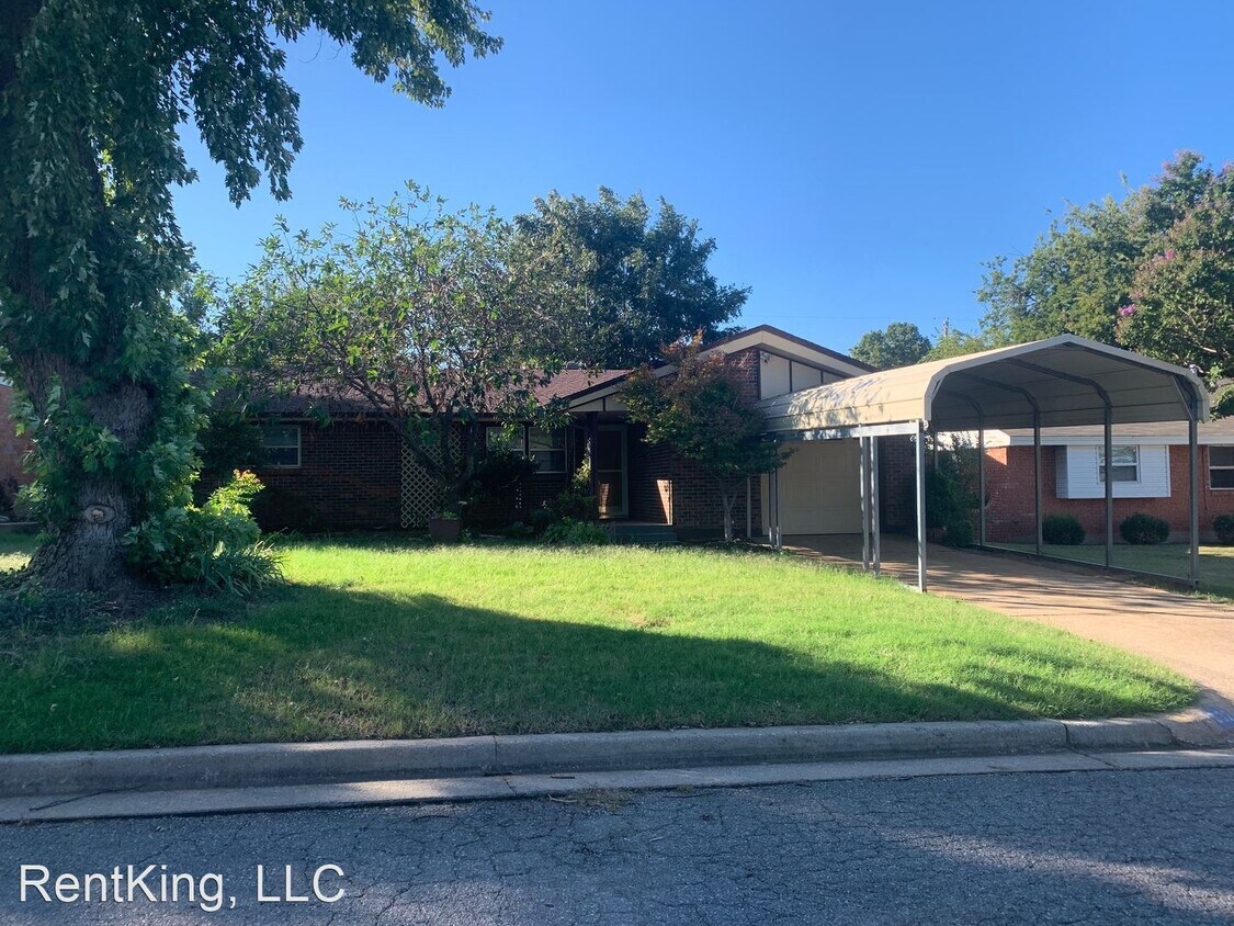 Foto principal - 3 br, 1 bath House - 632 West Main St