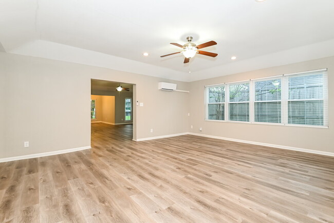 Building Photo - 1814 Uvalde St