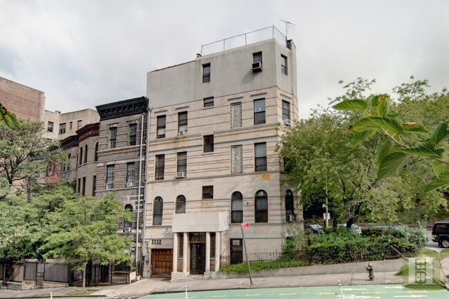 Foto del edificio - 815 Riverside Dr