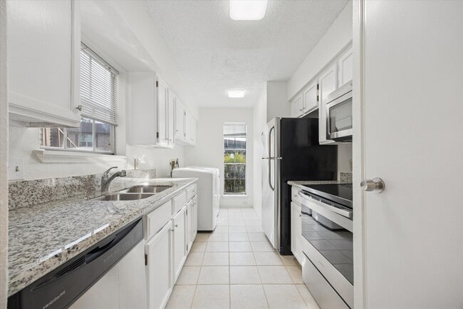 Building Photo - 2120 El Paseo St