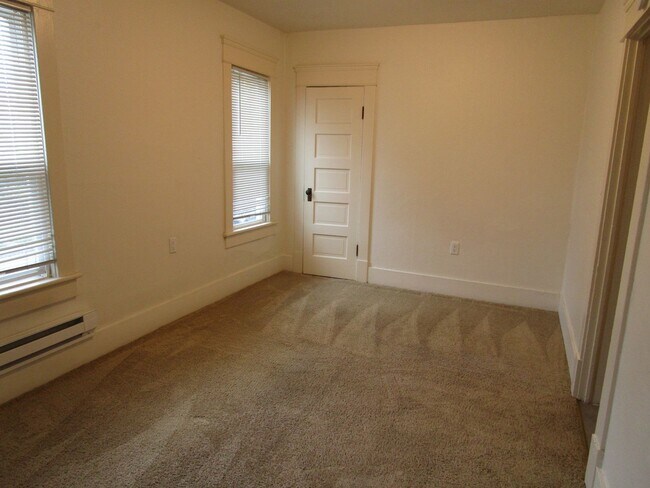 Foto del edificio - 3431 Rockefeller Ave