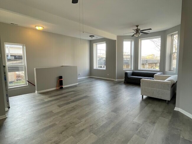 Foto del edificio - 1939 S Sawyer Ave