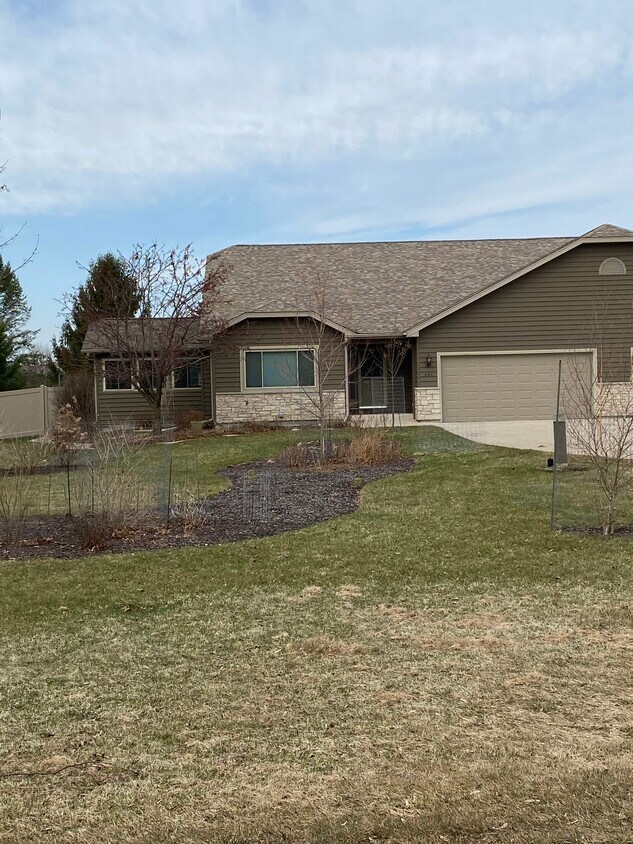 481 Meadowlark Ln, Green Lake, WI 54941 House Rental in Green Lake