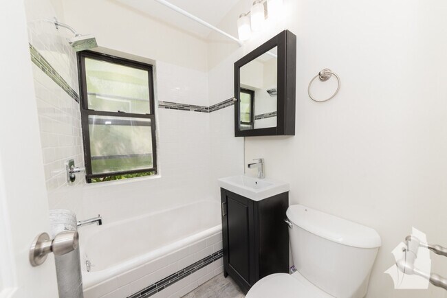 Foto del edificio - 915 W Waveland Ave