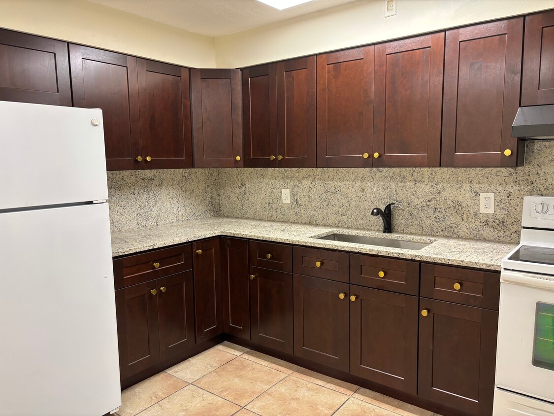 Foto principal - 4683 Weymouth St