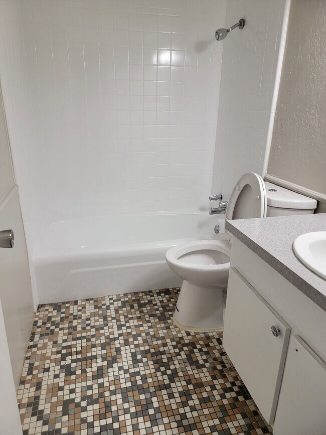 Building Photo - Townhome Style 2BR - $99 Move In Special!