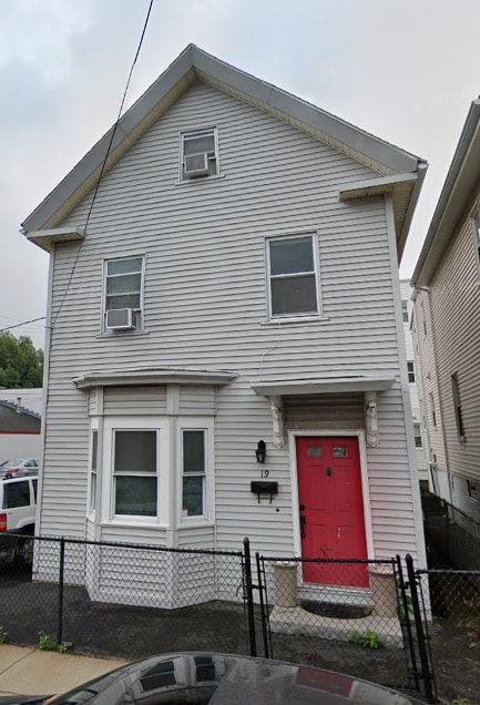 Building Photo - 19 Locust St
