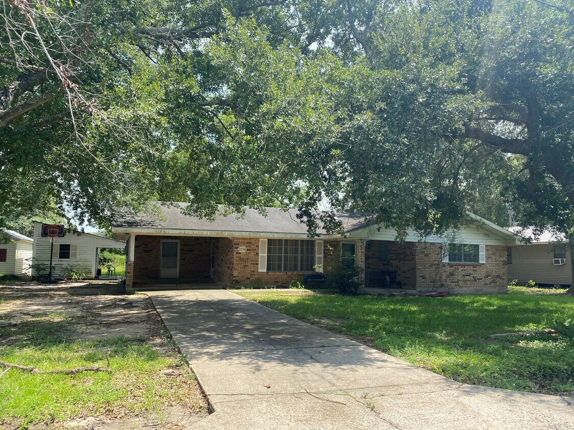 Primary Photo - Great Home located in Small Town!