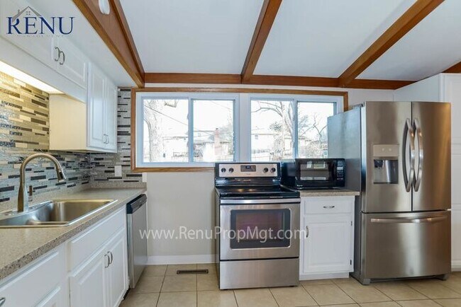 Foto del edificio - Available Now!