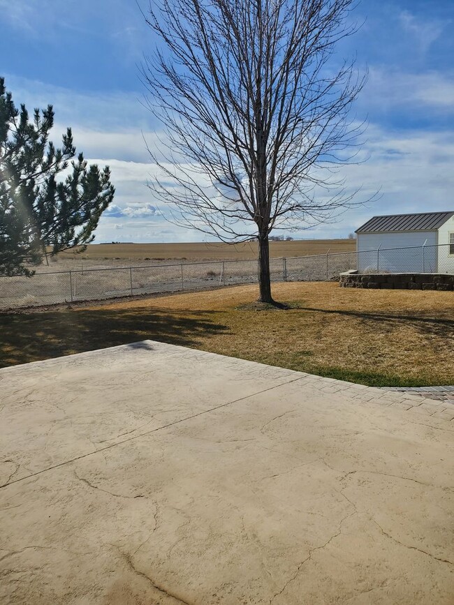 Building Photo - Country Home with Lawn Care Included