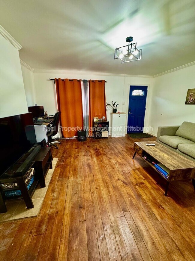 Photo - 2218 Sarah St Apartment