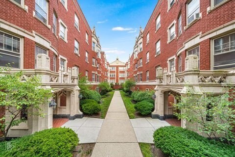 Primary Photo - 228 N Oak Park Ave