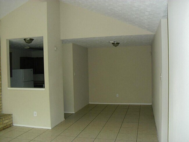 Building Photo - 16505 Monte Carlo Ln