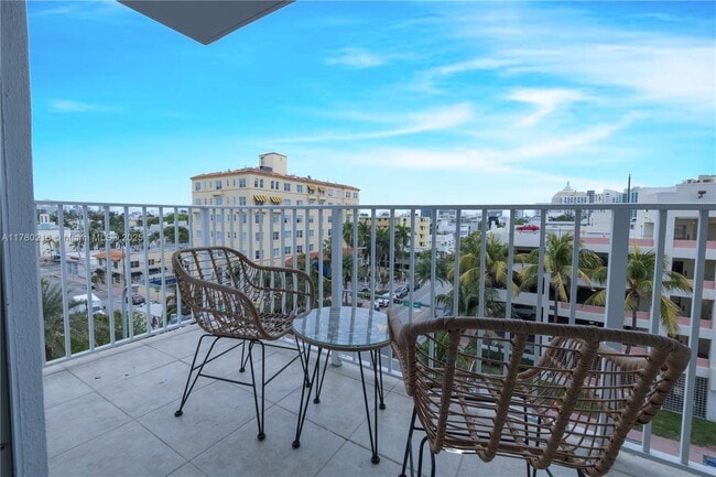 Building Photo - 1255 Collins Ave