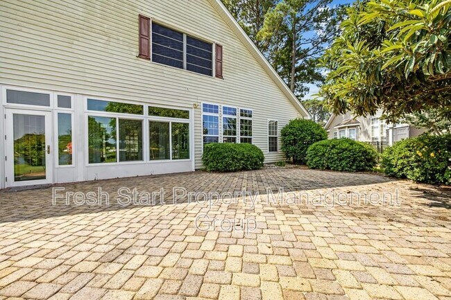Building Photo - 414 Carriage Lake Dr