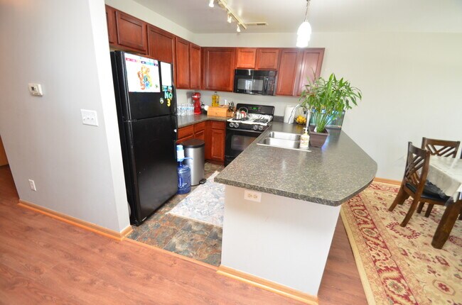 Building Photo - 7429 Thomas Dr