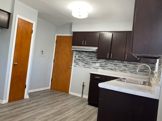 Building Photo - 3601 W 79th St