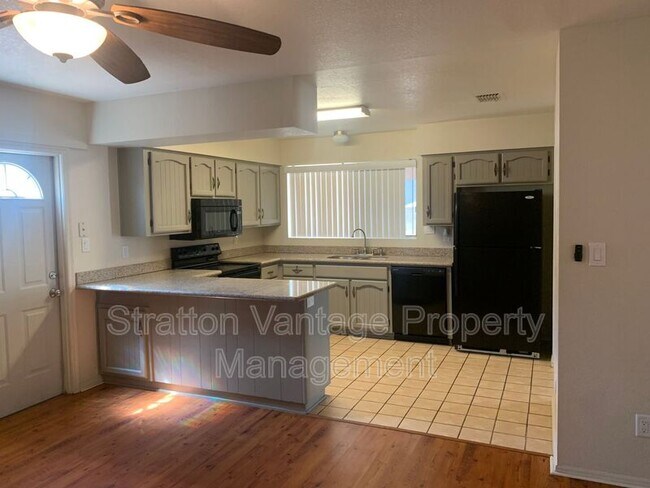 Foto del edificio - 1538 E McNair Dr