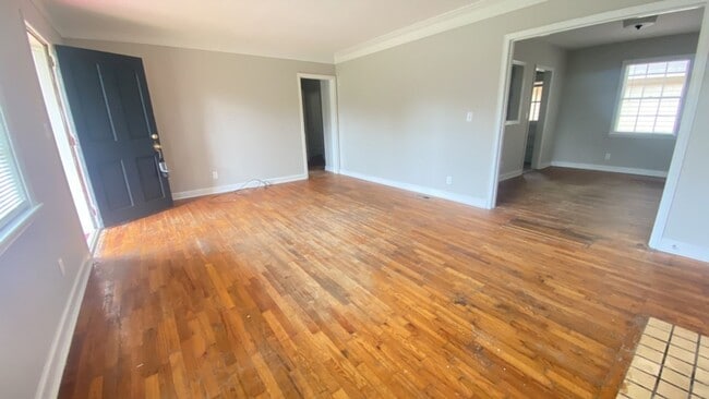 Building Photo - 1006 N 16th Ct