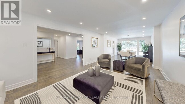 Building Photo - 50 Barrydale Crescent
