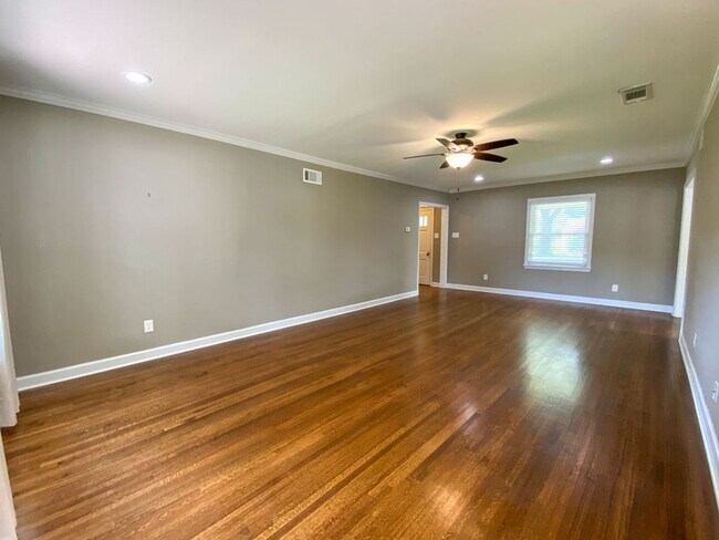 Building Photo - Nicely updated home in High Point Terrace