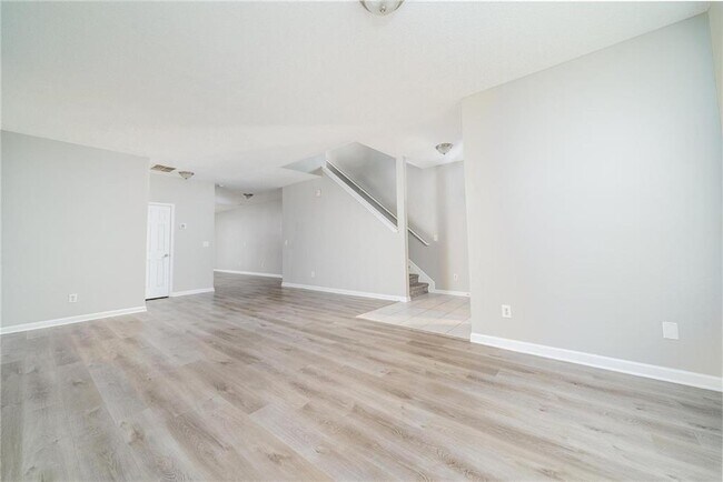 Foto del edificio - 7683 Creekside Ln