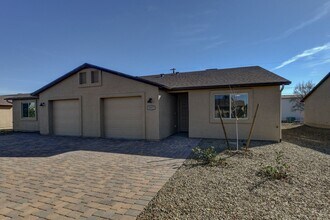 Building Photo - 3027 N Corrine Dr