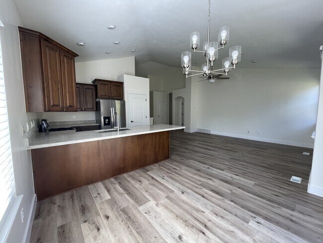 Foto del edificio - 1957 Fielding Hill Ln