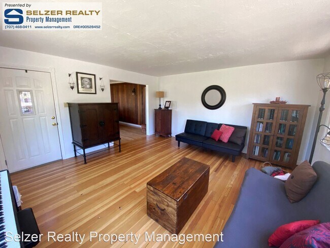 Building Photo - 3 br, 2 bath House - 1139 W. Standley St.