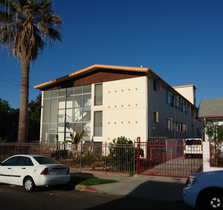 Foto del edificio - 1201 N Kingsley Dr