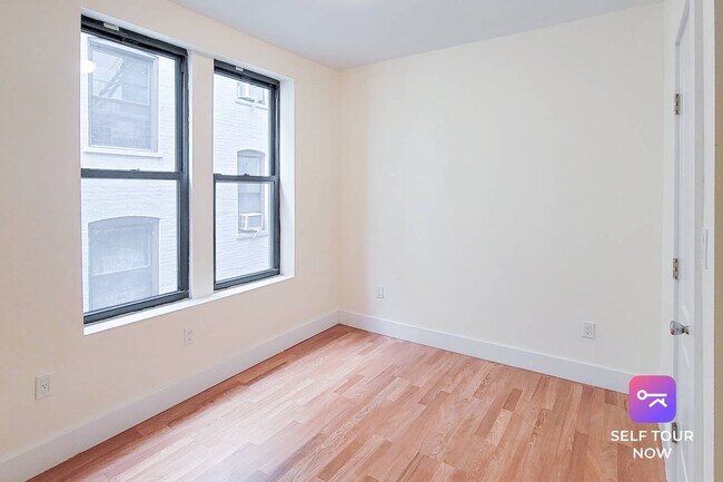 Foto del edificio - 30 Post Ave