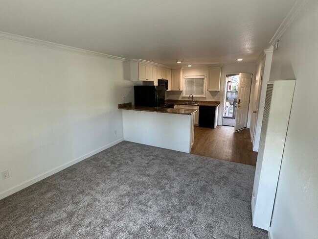 Building Photo - Oak Tree Apartments