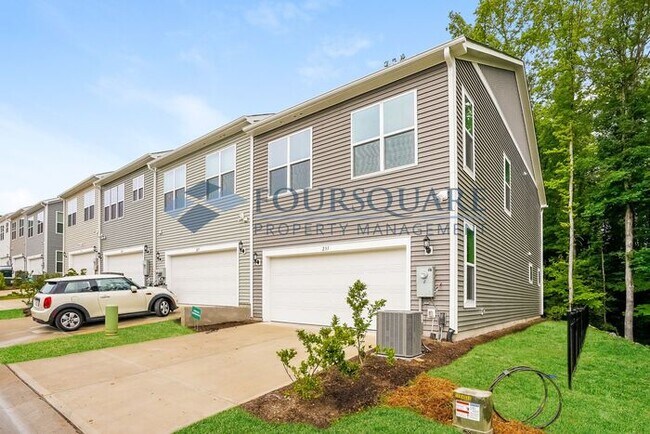 Foto del edificio - End Unit Townhome | 2nd Floor Loft | Washe...