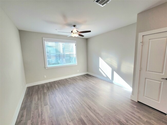 Photo - 1620 Oak Tree Dr Apartment