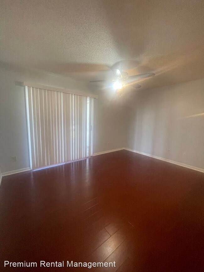 2 br, 1 bath House - 6118 Westgate Dr #104 - 4
