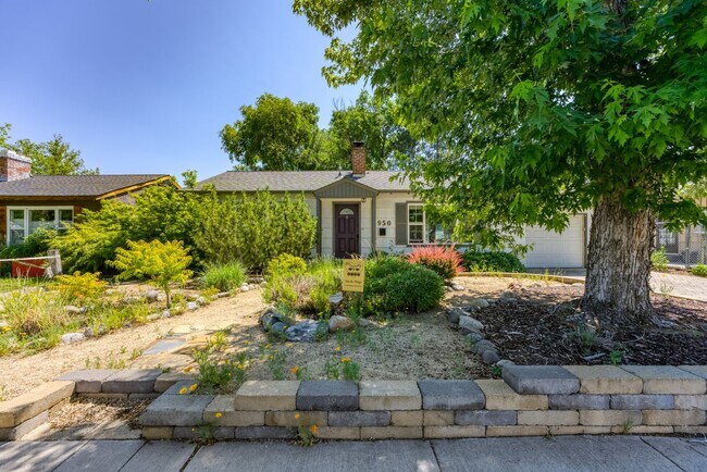 Building Photo - Super Desirable Old Southwest