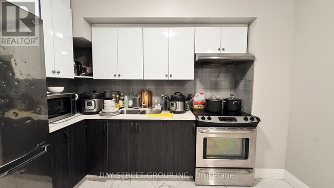 Building Photo - 5745 Stanley Ave