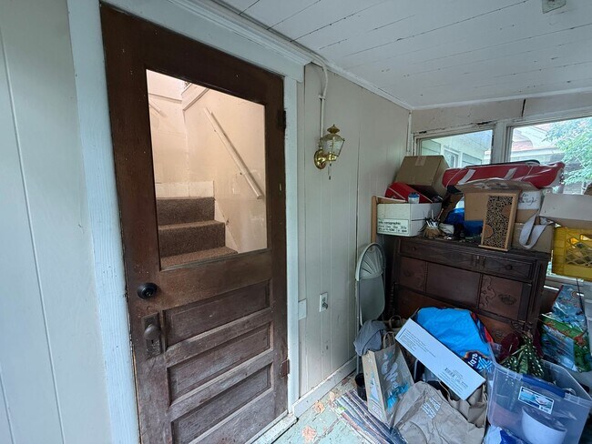 Foto del edificio - $600 | Studio, 1 Bathroom 2nd Floor Apartment | Cat Friendly* | Available for July 30th, 2026 Mov...