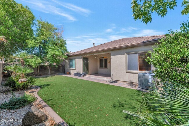 Foto del edificio - 17651 W Ironwood St