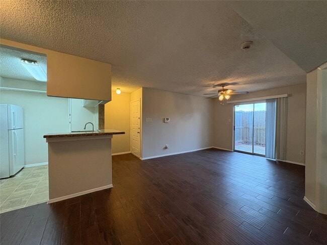 Building Photo - 10555 Turtlewood Ct