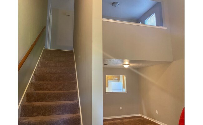 Building Photo - 5915 Floral Dr