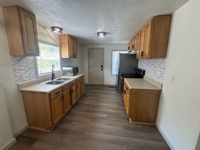 Foto del edificio - Updated 3BR Home on Half Acre in Kingsport, TN