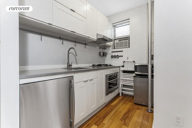 Foto del edificio - 323 E 89th St