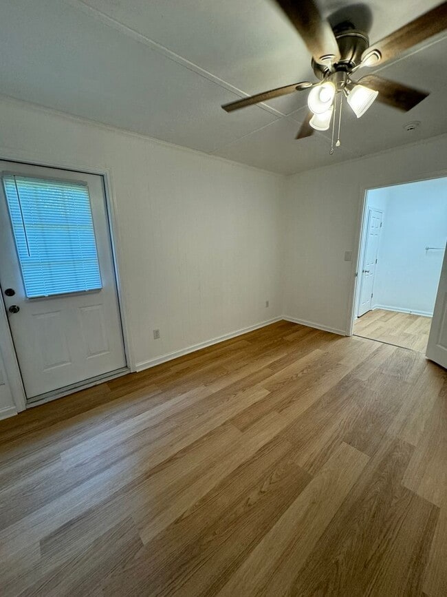 Foto del edificio - 133 Briarwood Rd