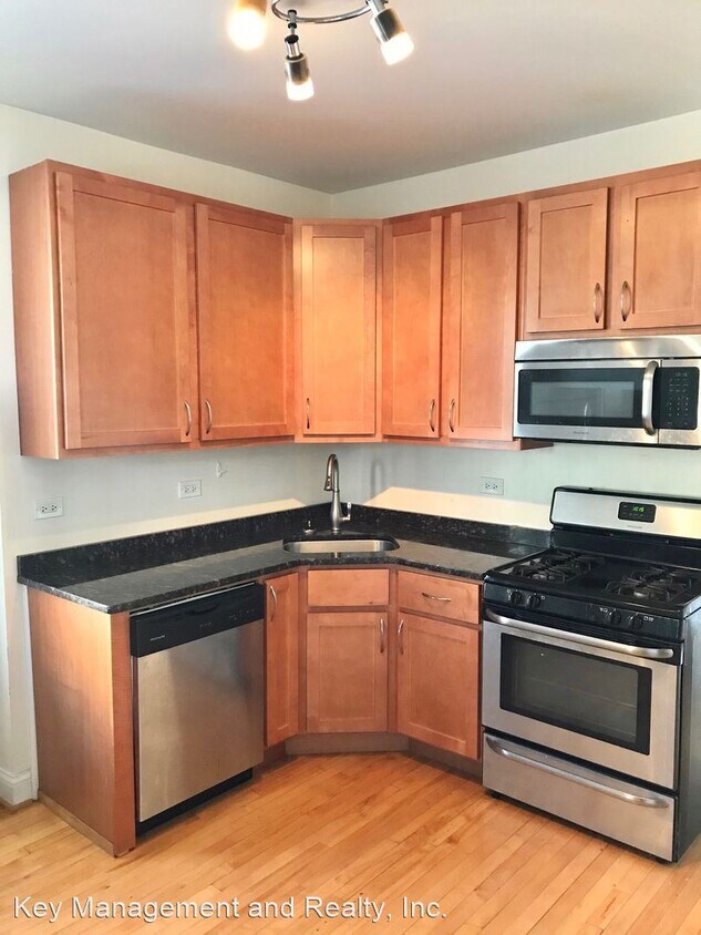 Primary Photo - 2116 N Oakley Ave
