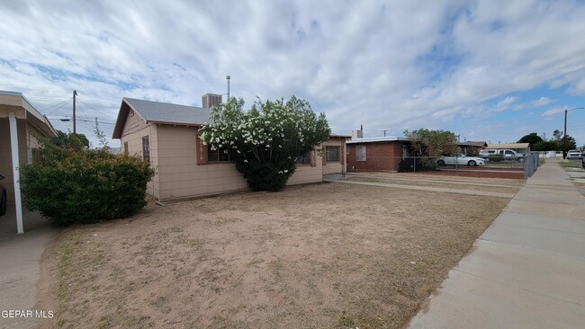 Building Photo - 6524 Aztec Rd