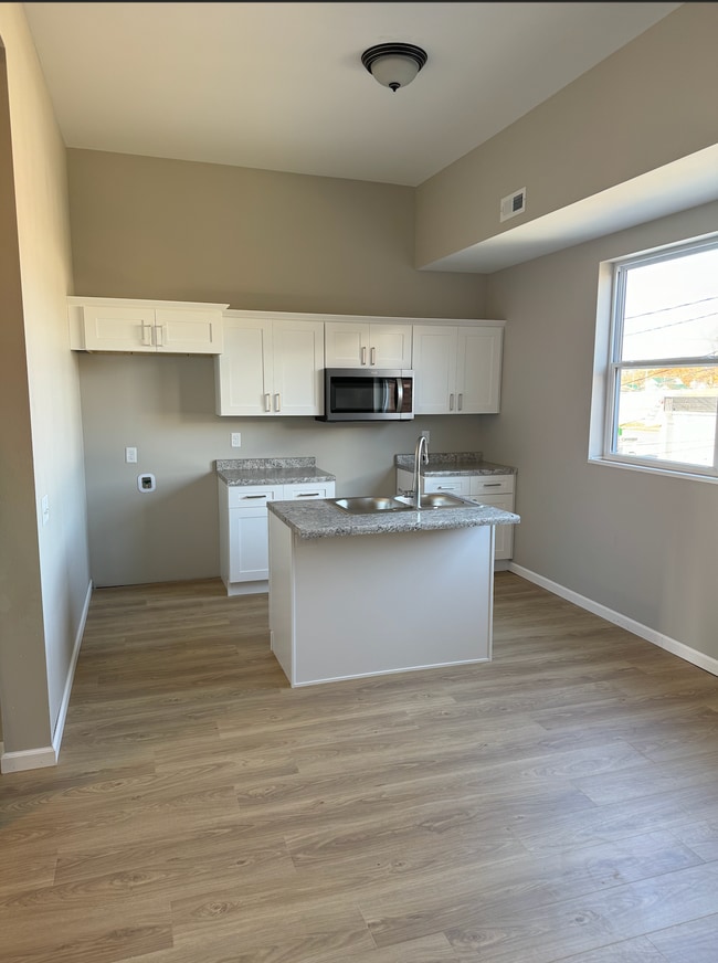 Kitchen - 712 12th St