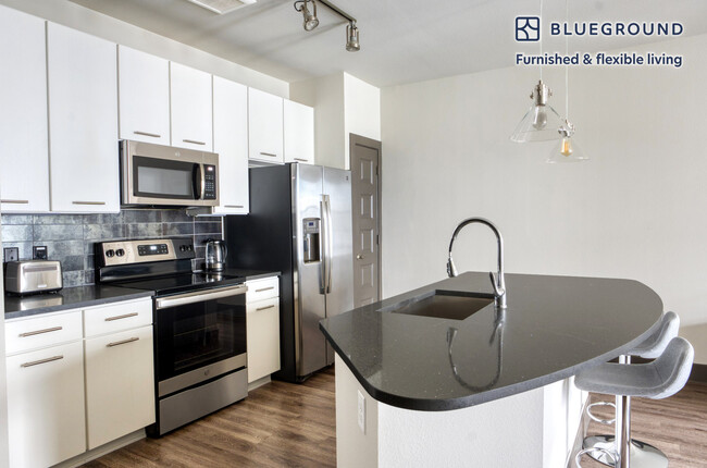 Foto del edificio - 2910 E 17th St