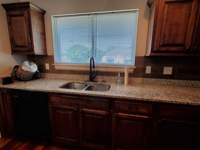 Foto del edificio - 37 W Thatcher St